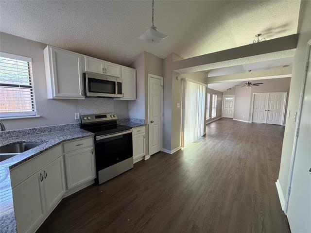 Building Photo - 10259 Sand Springs Ave