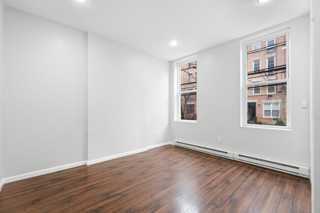 Building Photo - 916 Willow Ave