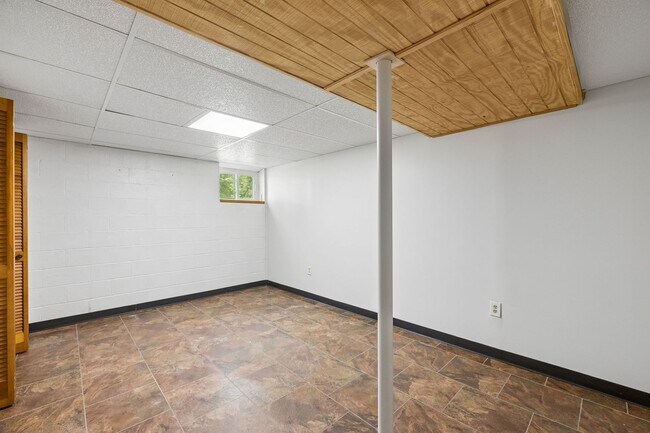 Building Photo - Pet Friendly Four Bedroom with Basement!