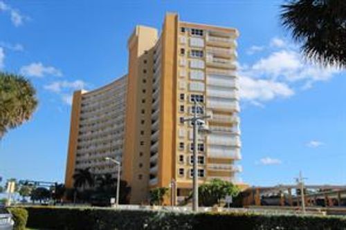 Primary Photo - 328 N Ocean Blvd