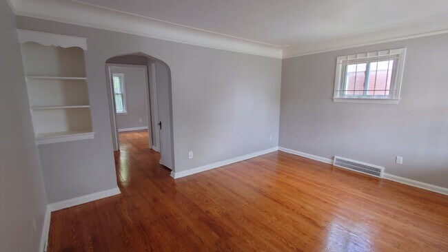 Building Photo - 5263 Lodewyck St