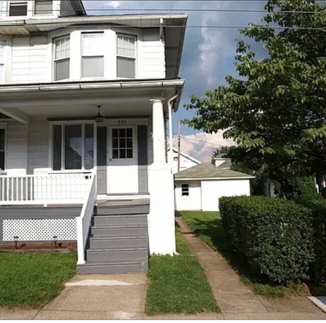 Building Photo - 924 Wood St