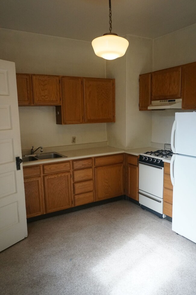 Building Photo - 1127B Cole St