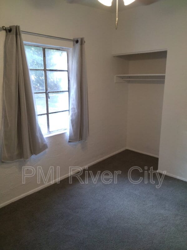 Building Photo - 1859 Loyola Dr N