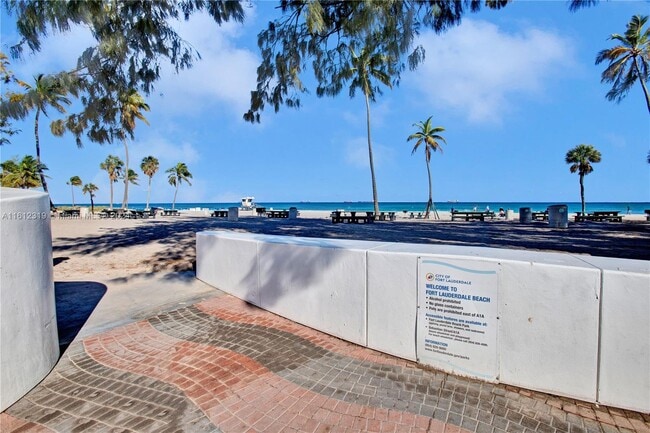 Building Photo - 1104 NE 16th Ave