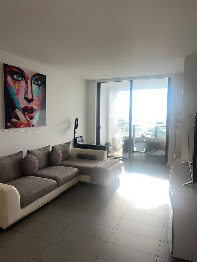 Building Photo - 1600 NE 1st Ave