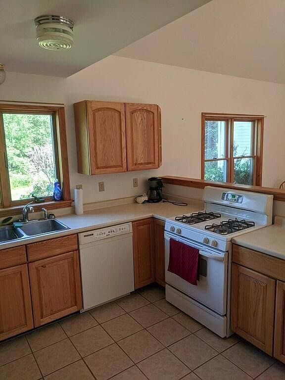 Building Photo - 28 McMann Haven Dr
