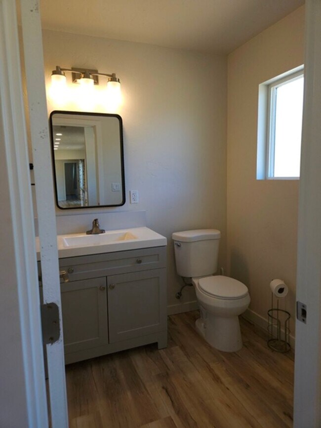 Building Photo - 3Bd/2.5Ba Single Story Home-For viewing!