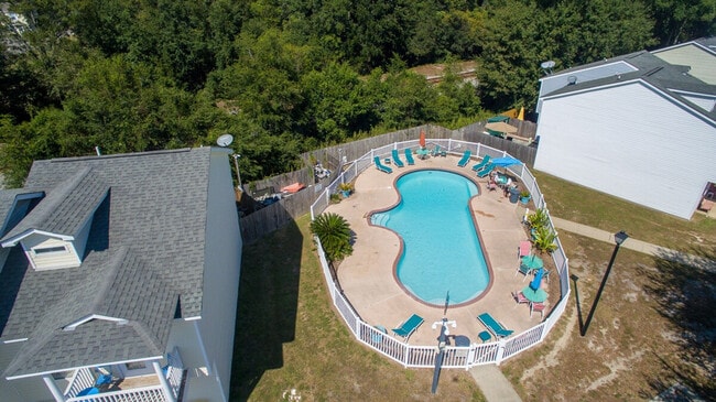 Building Photo - 241 Cowan Rd