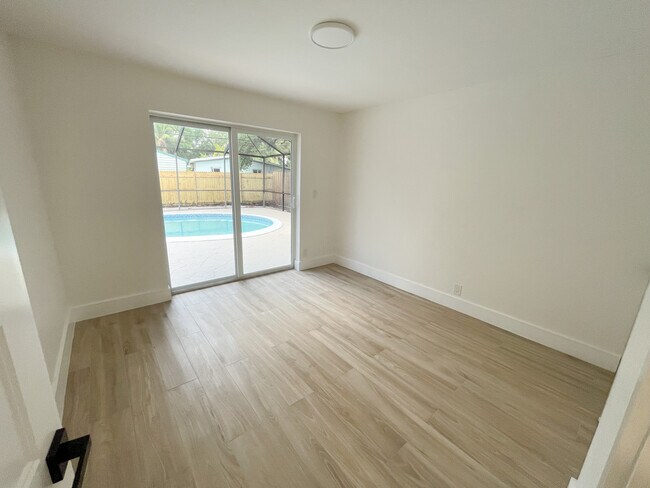 Building Photo - 1523 SW 19th Ave