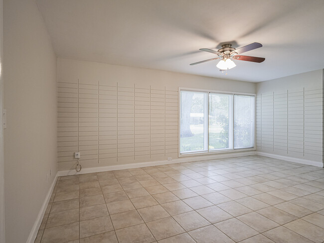 Building Photo - 855 28th Ave