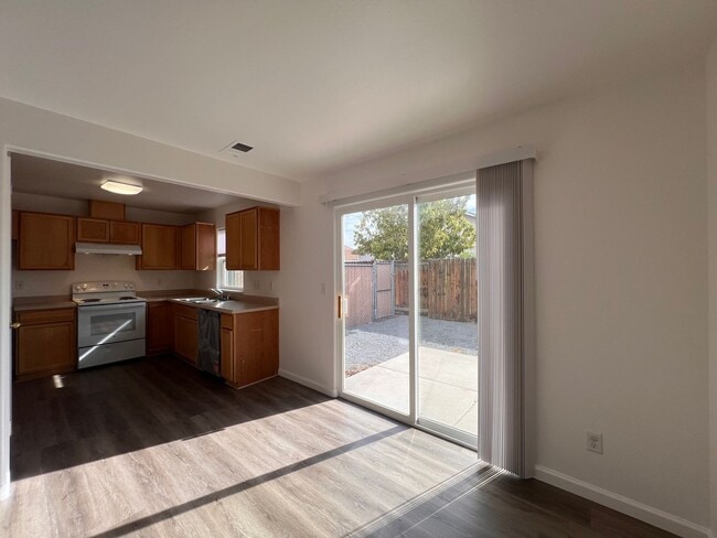 Building Photo - 665 Starlite Dr