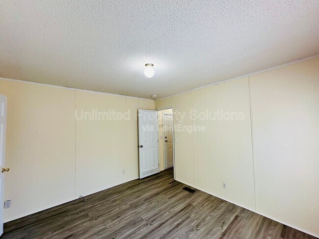 Building Photo - 9765 Old Mill Rd