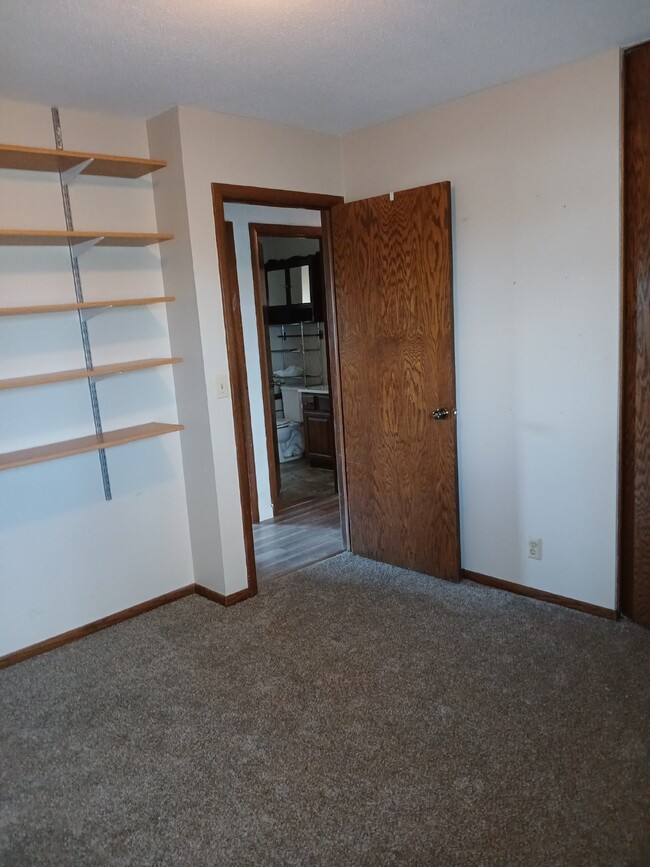 Building Photo - Cozy Rambler 3 Bedroom 2 Bathroom in Apple...