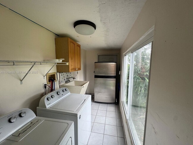 Building Photo - 18600 SW 97th Ave