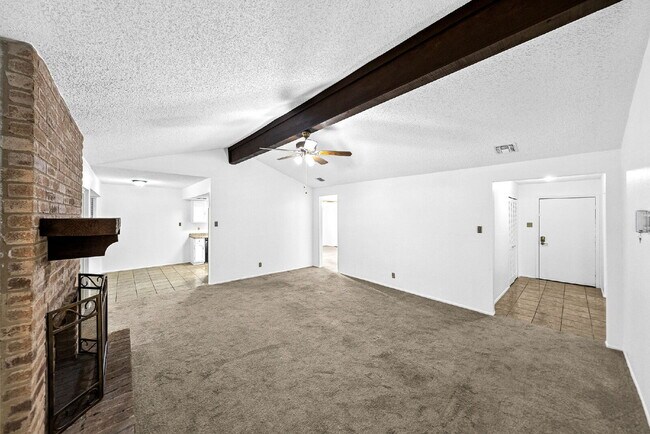 Building Photo - MINUTES FROM LACKLAND, MILES FROM BORING
