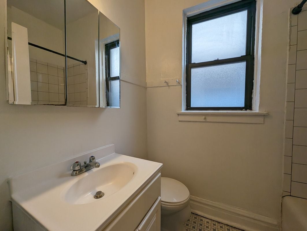 Building Photo - 4829 N Damen Ave