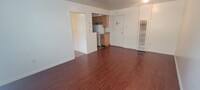 Building Photo - This is a great 1-bdr right in the heart o...
