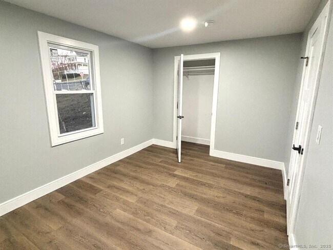 Building Photo - 25 N Spring St