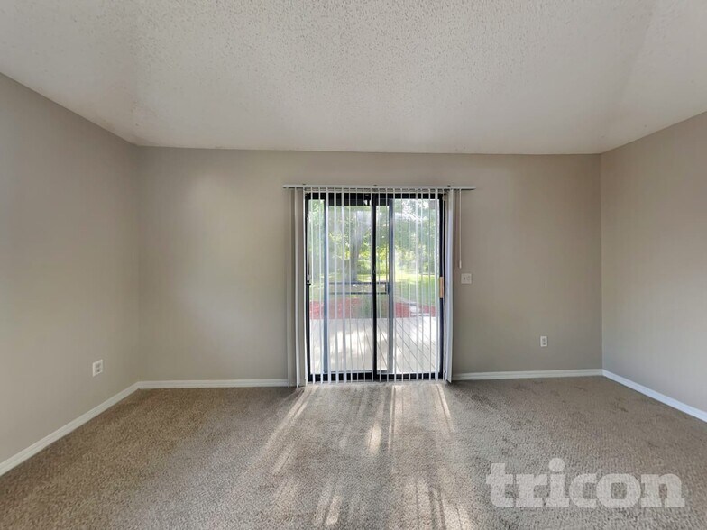 Building Photo - 11931 Marabou Ct S