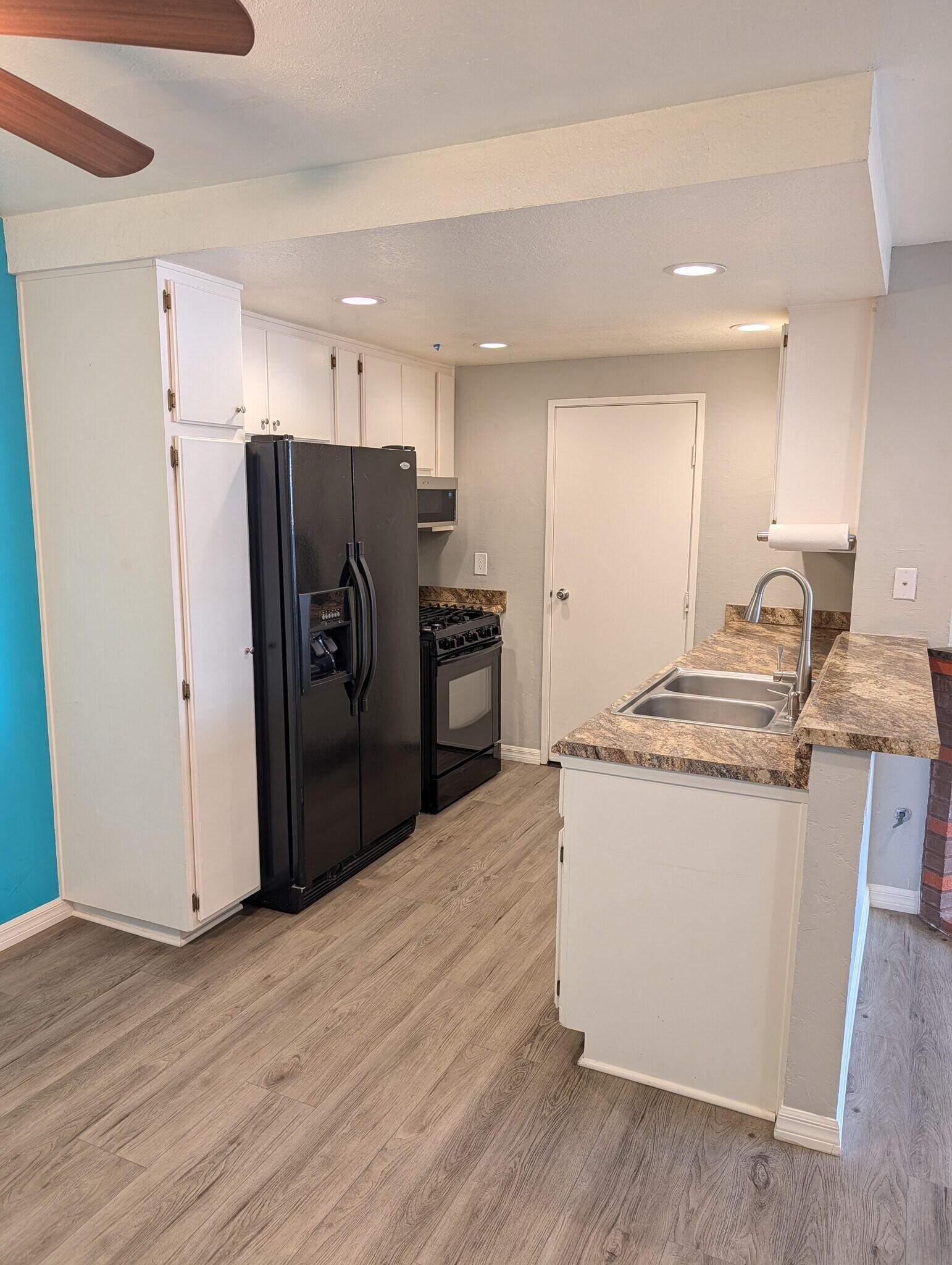 Building Photo - 10170 Palm Glen Dr