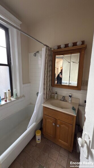 Building Photo - 58 Queensberry St