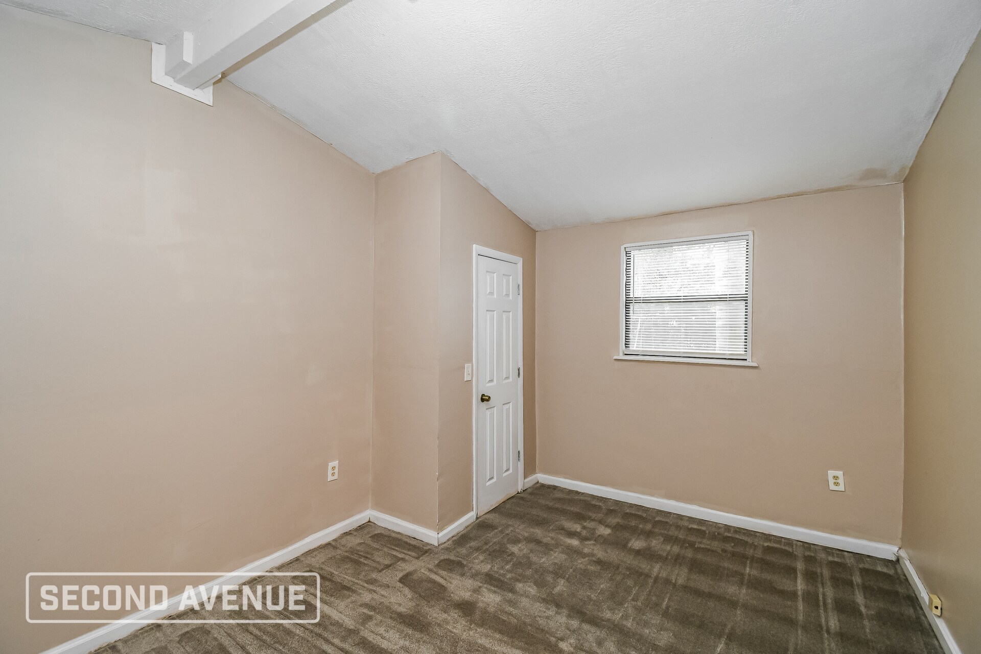 Building Photo - 2318 Looking Glass Ln