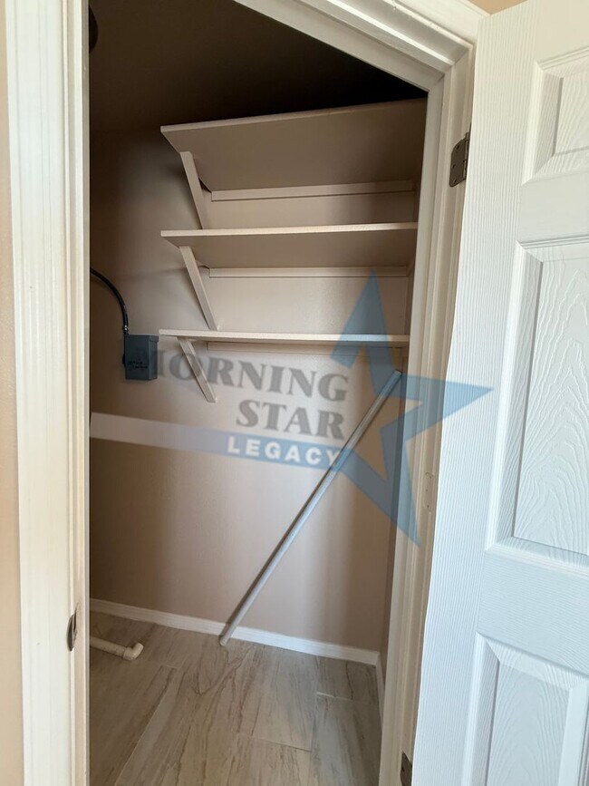 Building Photo - Townhome in Great Location!
