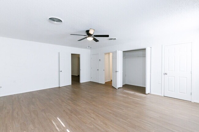 Building Photo - Updated 4 bedroom close to LCU and Tech