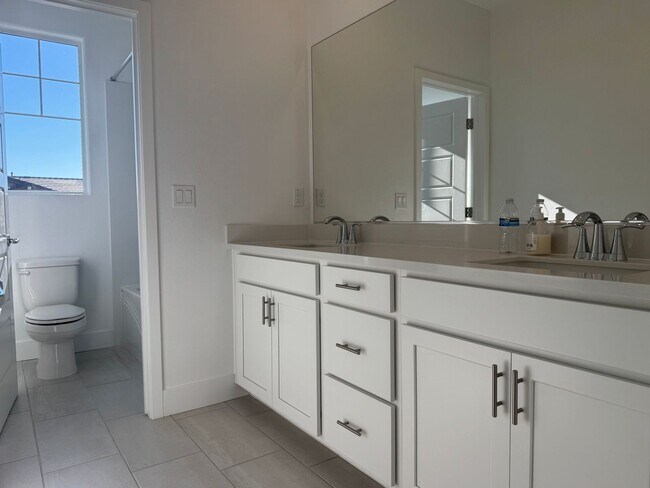 Building Photo - New Folsom home with solar!