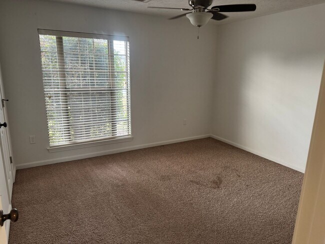 Building Photo - 2850 Longbow Ln