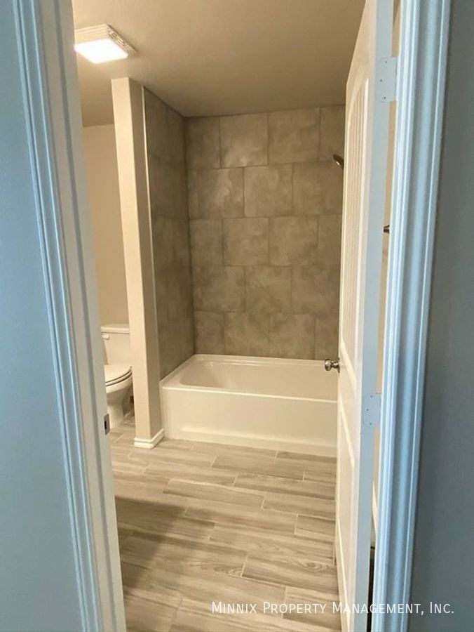 Building Photo - 1217 E 89th St