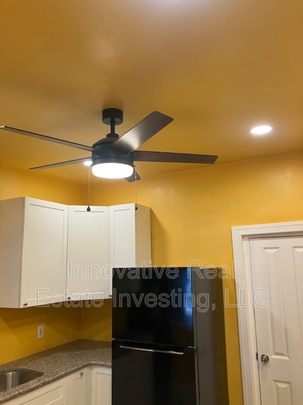 Building Photo - 6115 Lansdowne Ave