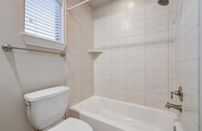 Building Photo - 610 Delano St