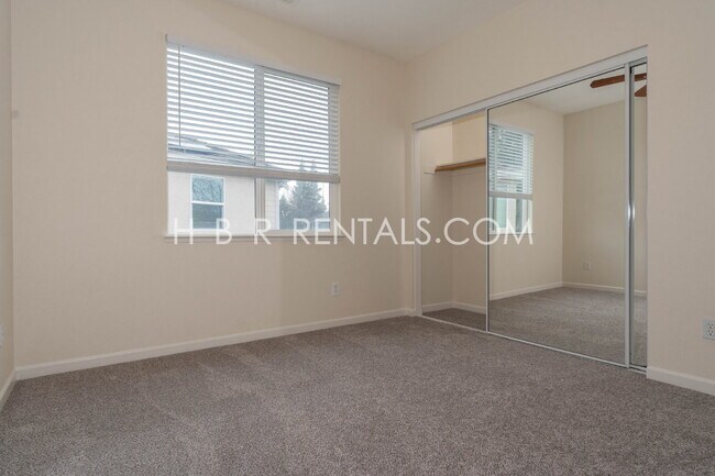 Building Photo - Spacious 4-Bedroom Gem on Glenhaven Drive – Your Perfect Tracy Retreat!