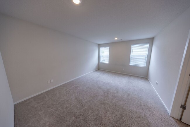 Building Photo - 6313 NE 61st Ave