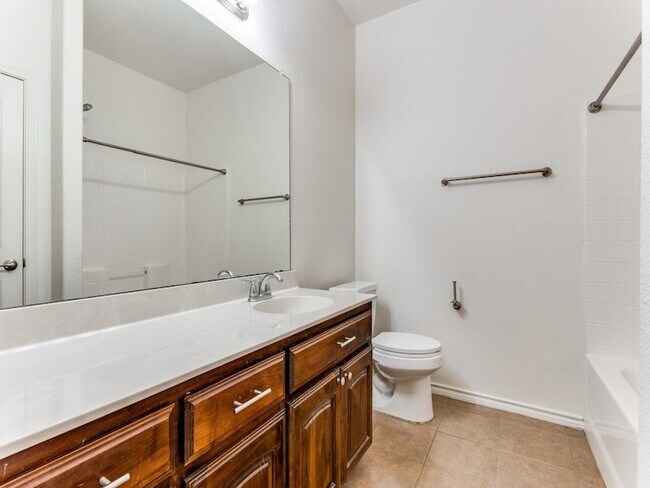 Building Photo - 2213 Laurel Forest Dr