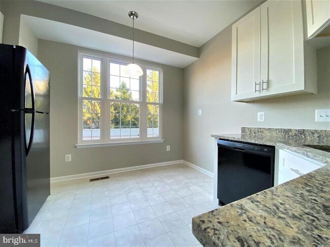 Building Photo - 44190 Mossy Brook Square