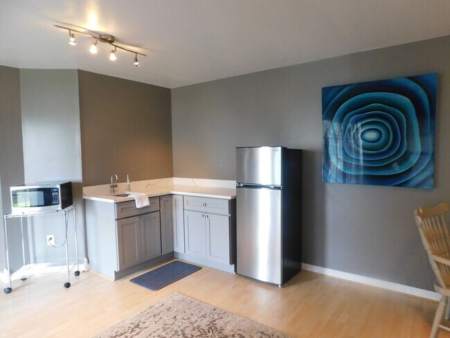 Building Photo - NEW Kitchenette / All Utilities Included!!