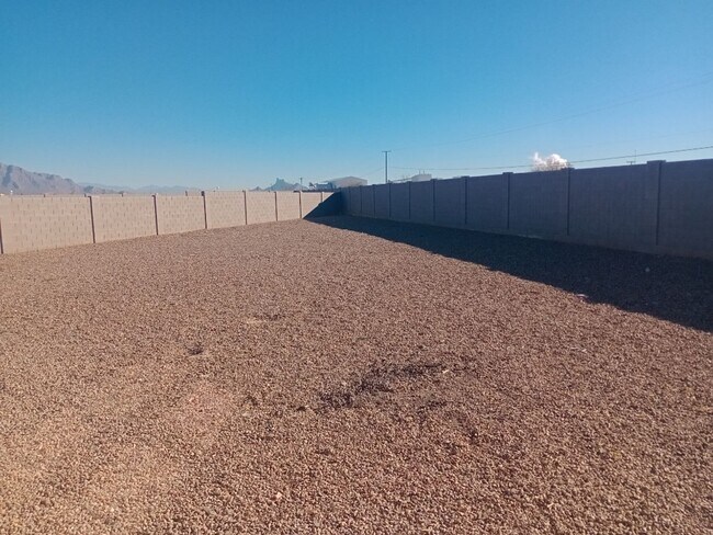Building Photo - Beautiful Home in Eloy