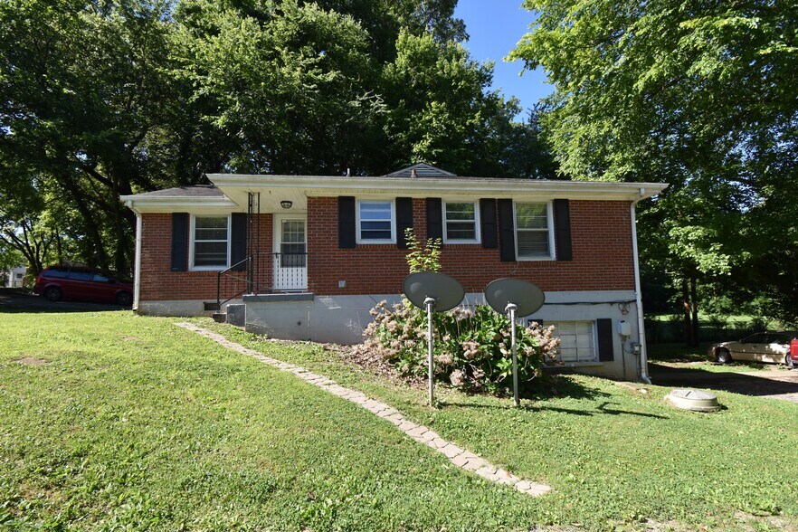 Building Photo - 406 Hietts Ln