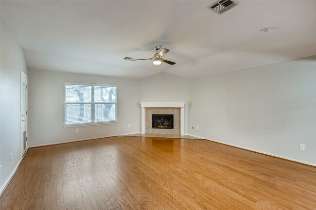 Building Photo - 1504 Julianas Way
