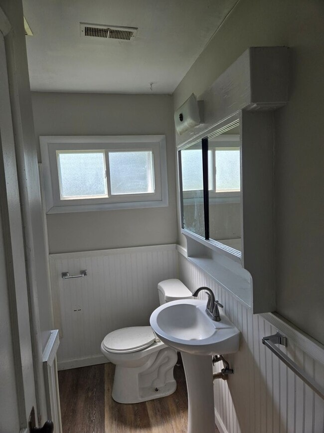 Building Photo - 2 Bedroom Ranch Home in Fairborn - Just Re...