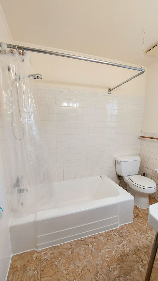 Building Photo - Charming and Sunlight 3BD, 1 BA in the Quaint DC Suburb of Mount Rainer, MD!!!