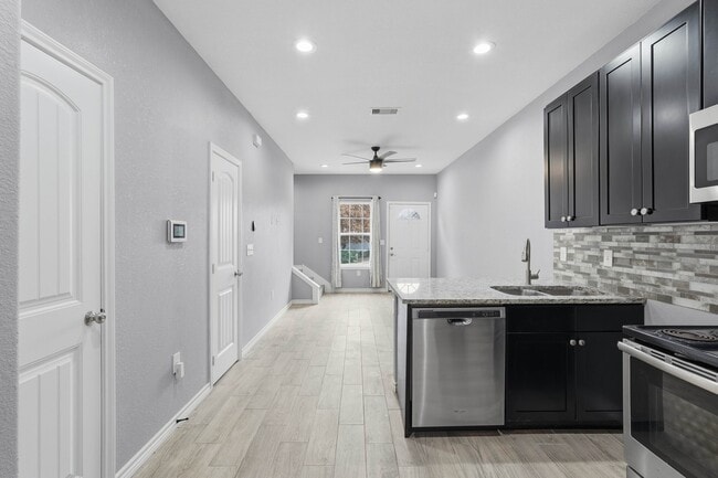 Building Photo - 16680 E Ivanhoe St