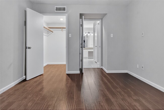 Building Photo - 10555 Turtlewood Ct