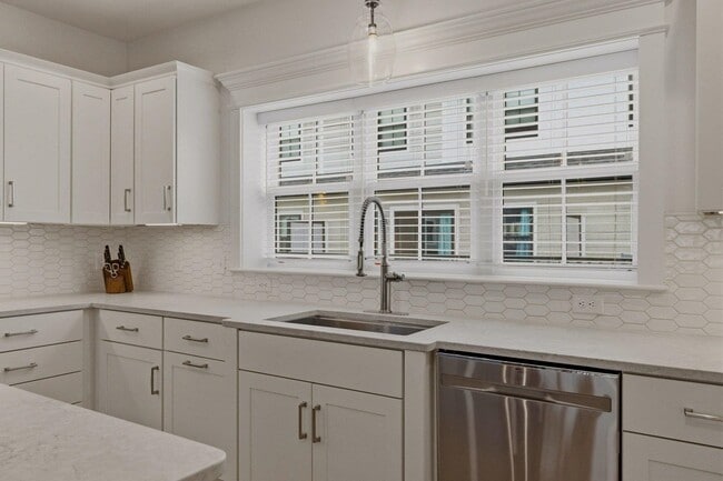 Building Photo - 50 Cate St