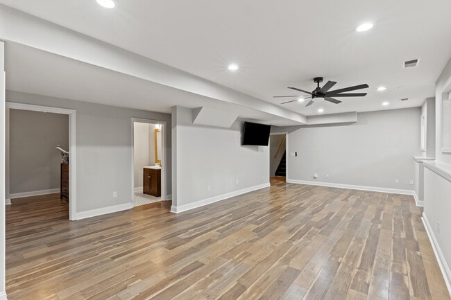 Building Photo - 2505 Eastway Dr
