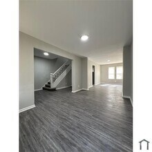 Building Photo - 4 Bedroom Rehabbed Home