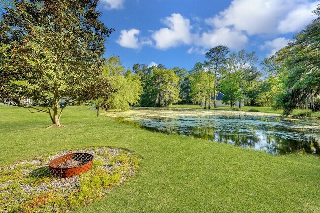 Building Photo - Richmond Hill Beauty: 4-Bedroom Home with Stunning Lagoon Views!